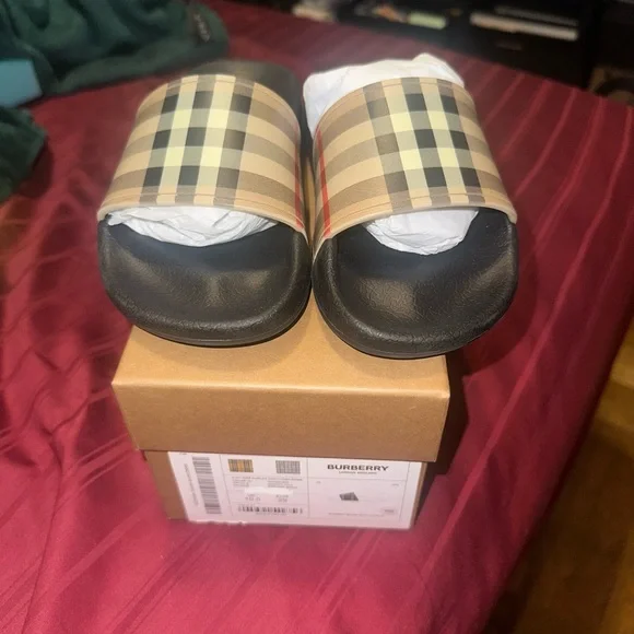 Burberry | Shoes | Burberry Tan Shoe Box With Label | Poshmark display picture 3